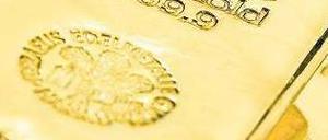 Glänzende Geschäfte machen derzeit die Goldhändler. Doch das Edelmetall wird keinen Anleger reich machen, warnen Experten.