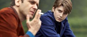 Vorahnung. Thomas (Léo Legrand) sucht die Nähe zu seinem Vater (Jonathan Zaccaï).