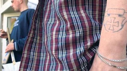 Erziehen statt bestrafen. Die Unterbringung von jugendlichen Straftätern in weitgehend offenen, kaum gesicherten Heimen wie in Frostenwalde ist umstritten, gerade nach einem Vorfall wie jetzt der Flucht eines Räubertrios.