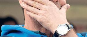 Friedhelm Funkel wirkt, als sei er persönlich beleidigt vom Abstieg.