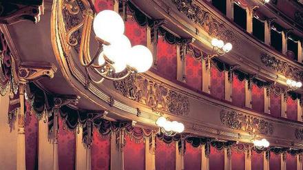 Heiße Kurven. Blick in den Zuschauerraum der Scala.