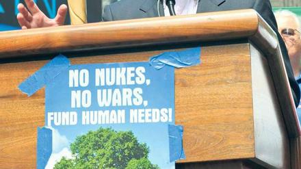 Nie wieder. Der Bürgermeister von Hiroshima, Tadatoshi Akiba, spricht vor dem Beginn der UN-Konferenz bei einer Demonstration gegen Atomwaffen in New York.Foto: dpa