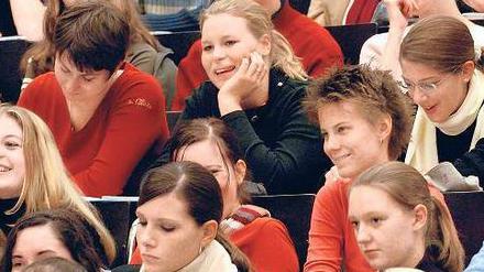 Gut betreut. Vor allem Berliner Germanistikstudenten sind zufrieden. Foto: dpa