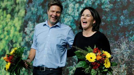 FILE PHOTO: Leaders of Germany's Green Party Robert Habeck and Annalena Baerbock are seen after being re-elected as party leaders during the delegates' conference in Bielefeld, Germany November 16, 2019. REUTERS/Leon Kuegeler/File Photo