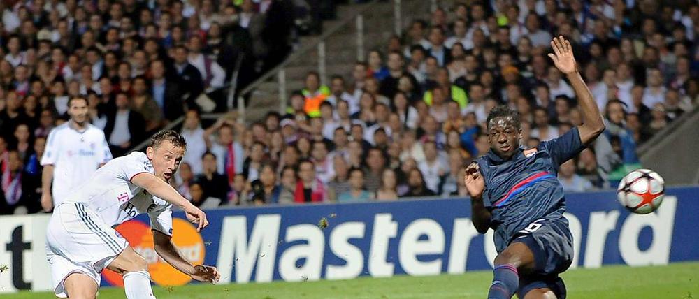 Ivica Olic erzielt den Führungstreffer für den FC Bayern.