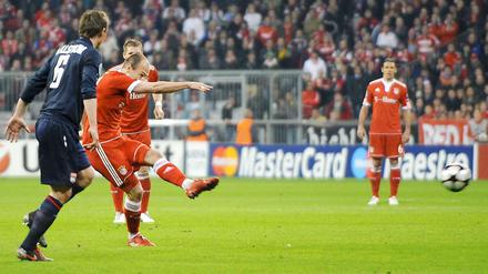Wer sonst? Arjen Robben trifft zum 1:0.