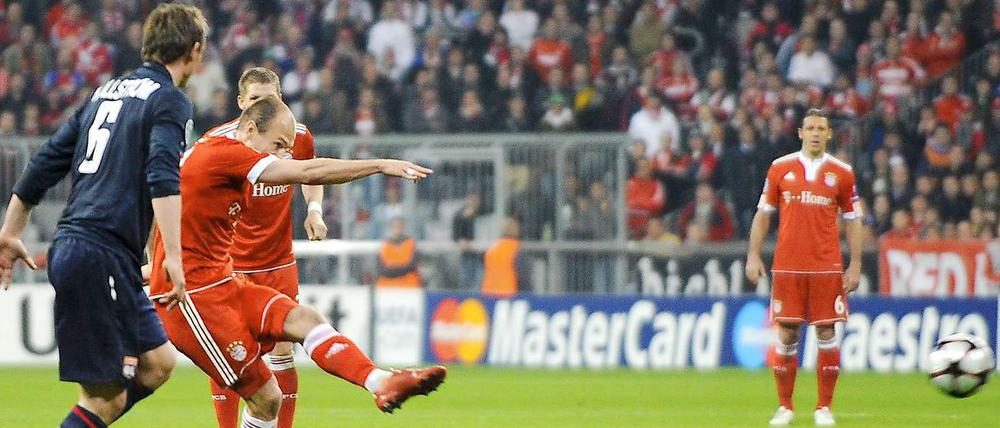 Wer sonst? Arjen Robben trifft zum 1:0.
