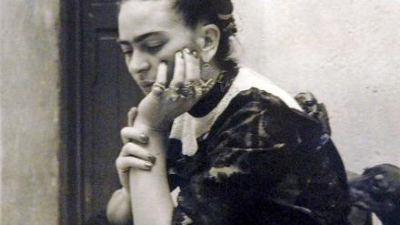 Reproduktion eines Fotos der mexikanischen Malerin Frida Kahlo.