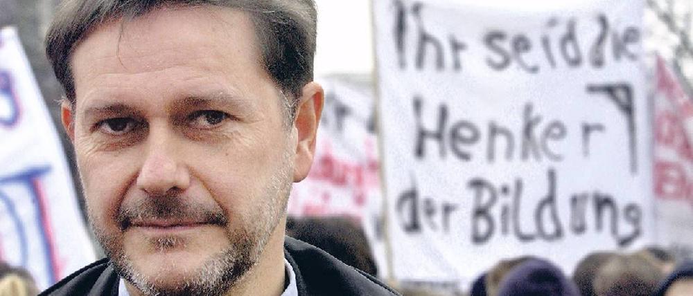 Überraschungskandidat. Olbertz gilt als respektierter Erziehungswissenschaftler. Mit dem Glanz renommierter Preise und Gastprofessuren im Ausland kann er die HU aber nicht schmücken. Allerdings ist er ein durchsetzungsfähiger Wissenschaftsminister.