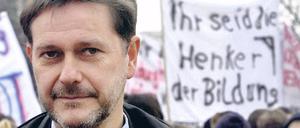Überraschungskandidat. Olbertz gilt als respektierter Erziehungswissenschaftler. Mit dem Glanz renommierter Preise und Gastprofessuren im Ausland kann er die HU aber nicht schmücken. Allerdings ist er ein durchsetzungsfähiger Wissenschaftsminister. 
