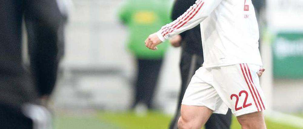 Früher Feierabend. Grimmig trat van Nistelrooy den Weg in die Kabine an. 