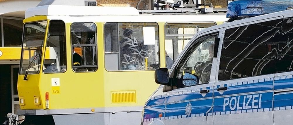 325598_3_xio-fcmsimage-20100227225249-006000-4b899431b6939.heprodimagesfotos83120100228tram.jpg