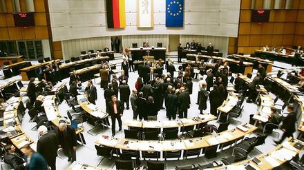 312238_3_xio-fcmsimage-20091128210504-006000-4b1182701fac4.heprodimagesfotos83120091129parlament.jpg