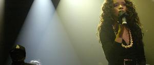 144955_1_070607rihanna_ddp2x15.jpg