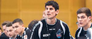 Erwachsen geworden. Für Daniel Deutsch und seine junge VfL-Mannschaft war die zurückliegende Handballsaison in der 3. Liga ein enormer Reifeprozess. Die Debüt-Saison als Trainer begann für Deutsch mit einem Stress- und Härtetest, der größer war als erwartet und letztlich mit Bravour bestanden wurde.