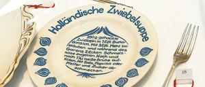 Frühstück mit Aussicht. Das „Déjeuner“, KPM-Geschirr für zwei Personen, ist eine Leihgabe von Schloss Charlottenburg. Es wurde um 1820 für Graf Alexei Andrejewitsch Araktschejew gefertigt. Der ließ hübsche Ansichten seines Gutes darauf malen und wurde fortan täglich beim Frühstück an seine Besitztümer erinnert.