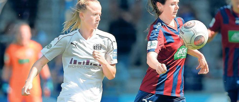 Sie hofft. Turbines Sarah Zadrazil (r.) hakt Rang zwei noch nicht ab.