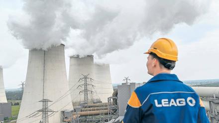 Bald ausgedampft. Mit einem eigenen Projektteam bereitet sich die Betreiberfirma LEAG seit etwa drei Jahren auf die ab Oktober beginnende Sicherheitsbereitschaft am Block F des Kraftwerkes Jänschwalde im Landkreis Spree-Neiße vor.