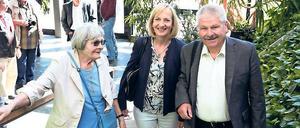 Drei Generationen links. Ex-Oberbürgermeisterin Brunhilde Hanke (l.), Fraktionschef Hans-Jürgen Scharfenberg und OB-Kandidatin Martina Trauth.