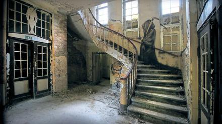 Verfallener Charme. In den vergangenen Jahren verfiel das mehr als 100 Jahre alte denkmalgeschützte Gebäude zusehends. Wie die Beelitzer Heilstätten wurde es zu einem beliebten Ort für Ruinentourismus - Vandalismus inklusive.