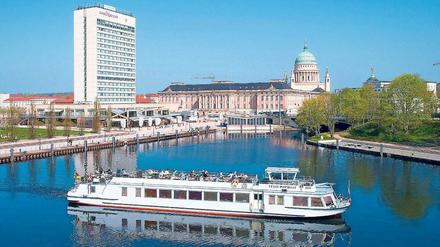 Potsdamer Hafenrunde. Die MS Stadt Potsdam ist als Standesamt zugelassen. Das Heiraten an Bord wird jetzt noch schöner, denn das Schiff hat einen saubereren und leiseren Motor bekommen.