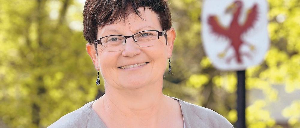 Die Amtsinhaberin. Seit 2010 ist Ute Hustig Bürgermeisterin von Nuthetal. 1993 ist sie nach Saarmund gezogen und seither im Ort und der Gemeinde politisch aktiv, vorher war sie Stadtverordnete in Potsdam. Ihr größter Erfolg ist es, den Kassenkredit der Gemeinde von einer Million Euro abgebaut zu haben.