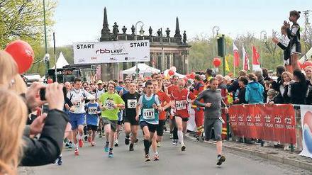 Start und Ziel. Die Glienicker Brücke wird die einzige Brücke voll gesperrt.