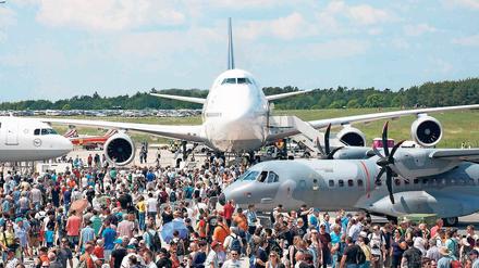 Nur Fliegen ist schöner. In einer Woche können Technikfans auf der ILA am Rande des Flughafens BER wieder große Maschinen sehen. Für ein Brettspiel zum Pannen-Airport nebenan ist da kein Platz, finden die Veranstalter.
