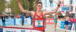 In bekannter Pose. Christopher Linke siegte erneut in Podebrady.