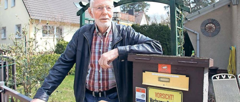 Achtsam. Der Kleinmachnower Jürgen Glindemann war 18 Jahre lang als Sicherheitspartner auf den Straßen seines Ortes unterwegs. Heute berät er Senioren, wie sie sich vor Betrugsmaschen wie dem Enkeltrick besser schützen können.