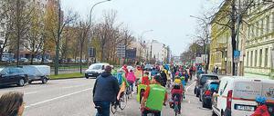 Freie Fahrt. Die Demo führte auch über die Zeppelinstraße.