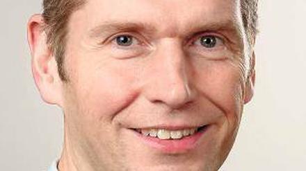 Zu wenige Erzieher. Der Personalschlüssel geht davon aus, dass Kinder maximal siebeneinhalb Stunden am Tag betreut werden. Doch in der Realität sind die Kinder oft länger in der Kita.