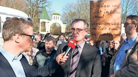 In der Kritik: ViP-Chef Martin Grießner beim Protest in Groß Glienicke.