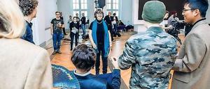 Am Set. Die Schüler des Evangelischen Gymnasiums Hermannswerder bei den Dreharbeiten für ihren Kurzfilm im Musuem Barberini.