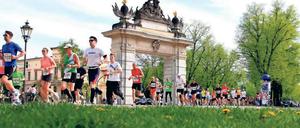 Läuferschlange. Nicht nur durch Potsdam zieht sich, wie beim rbb- oder Schlösserlauf, die Karawane der Sportler. In ganz Brandenburg finden Läufer nahezu an jedem Wochenende die Möglichkeit zum Wettstreit. Doch auch die Vereine in Potsdam verzeichnen immer höhere Mitegliederzahlen.