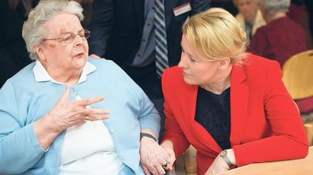 Im Gespräch. Bundesfamilienministerin Franziska Giffey (SPD, r.).