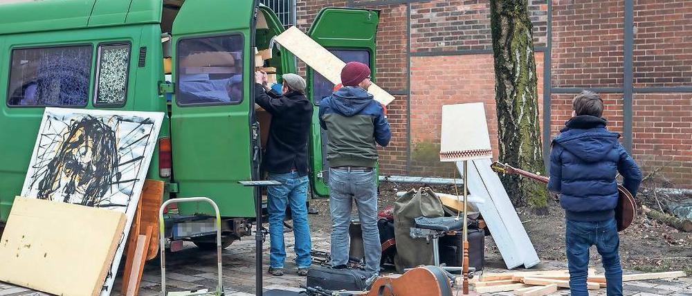 Eingepackt. Die letzten Bands haben nun die Ahornstraße verlassen.