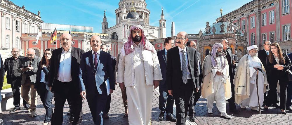 Hilferuf in Potsdam. Eine Gruppe der religiösen Minderheit der Jesiden war im Mai 2017 zu Gast bei einer Sitzung des Landtages und sprach über den Völkermord an den Jesiden im Irak durch den IS.