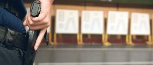 Ungesund? In Berlin klagten Polizisten nach Schießtrainings über Gesundheitsprobleme. Auch Brandenburger Beamte sollen bedenkliche Befunde haben.