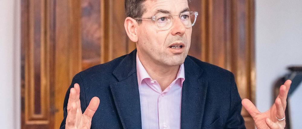 Wie bei den Hohenzollern. Stiftungs-Generaldirektor Hartmut Dorgerloh darf so viel Geld ausgeben wie früher nur die Preußenkönige.