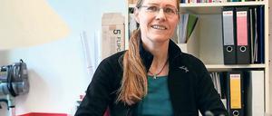 Eigene Wege finden. Daniela Berg ist freie Theologin und bietet unter anderem Zeremonien wie freie Trauungen an, Willkommensfeiern für Kinder, Trauerfeiern und Abschiede.