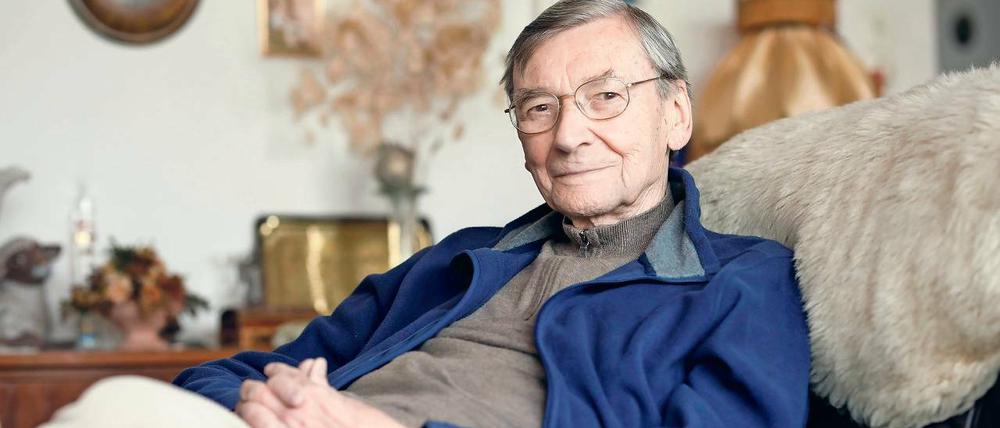 Lebenslange Begeisterung. Astrophysiker Hans Oleak hat an der Universität Potsdam diverse Phänomene des Kosmos erforscht. Über die Urania vermittelte er sein Wissen aus der Sternenwelt auch einem Laienpublikum.