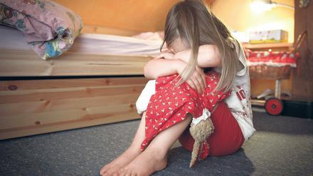 Stark gegen Gewalt. Kinder ändern nach Missbräuchen häufig ihr Verhalten, aufgeregte Mädchen werden etwa plötzlich schüchtern. Das STIBB bietet in Schulen, Kitas und Horten Veranstaltungen an, bei denen Kinder lernen, ihre Grenzen wahrzunehmen und sich gegen Übergriffe zu wehren.