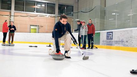 Medaillenreif. Der spektakulärste Dopingfall bei den Olympischen Winterspielen war ausgerechnet der eines Curlers. Auch wenn unserem Autor Andreas Hartmann nach seinem Probetraining nicht ganz klar war, wieso man dopen muss, wenn man rutschend Steine gleiten lässt – einen Muskelkater hatte er am Tag danach.