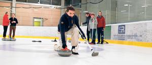 Medaillenreif. Der spektakulärste Dopingfall bei den Olympischen Winterspielen war ausgerechnet der eines Curlers. Auch wenn unserem Autor Andreas Hartmann nach seinem Probetraining nicht ganz klar war, wieso man dopen muss, wenn man rutschend Steine gleiten lässt – einen Muskelkater hatte er am Tag danach.