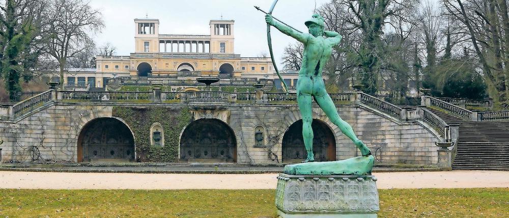 Kulinarik-Kulisse. Auf der Wiese vor dem Orangerieschloss soll es im Sommer ein Picknick ganz in weiß geben, zu dem etwa 1000 Leute erwartet werden. Das Essen muss jeder selbst mitbringen. Für die Veranstaltung wird es eine Kooperation mit den Musikfestspielen geben.