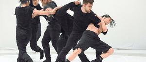 Elektrisierend. Die kanadische Kompanie Radical System Art gastierte am Freitagabend mit ihrem Stück „Telemetry“ erstmals in Potsdam – und erntete nicht enden wollenden Beifall. Nach einem Zwischenstopp in Aachen ist dies erst der zweite Auftritt der Newcomer aus Vancover in Europa.