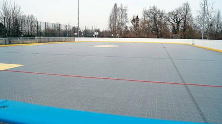 Mit Weitblick gebaut. Bei der Errichtung der Rollsportanlage im Schlaatz wurde darauf geachtet, dass die Bande und der Bodenbelag dort auch Eissport ermöglichen.