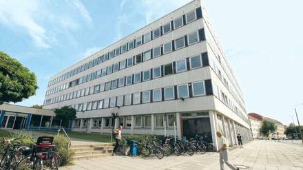 Eigentlich dürfen die Kreativen nur bis Ende August 2018 die Räume des Rechenzentrums nutzen. Jetzt wird geprüft, ob sie länger bleiben können.