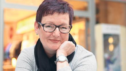 Unschuldiger Blick, viel Phantasie. Die Österreicherin Susann Carner lebt in Berlin, arbeitet in Potsdam und ist Hobby-Krimiautorin. Mit Mordmethoden kennt sie sich aus. Es müsse gar nicht kompliziert sein: „Es reicht ein einfacher Schal von hinten“, sagt sie verschmitzt.